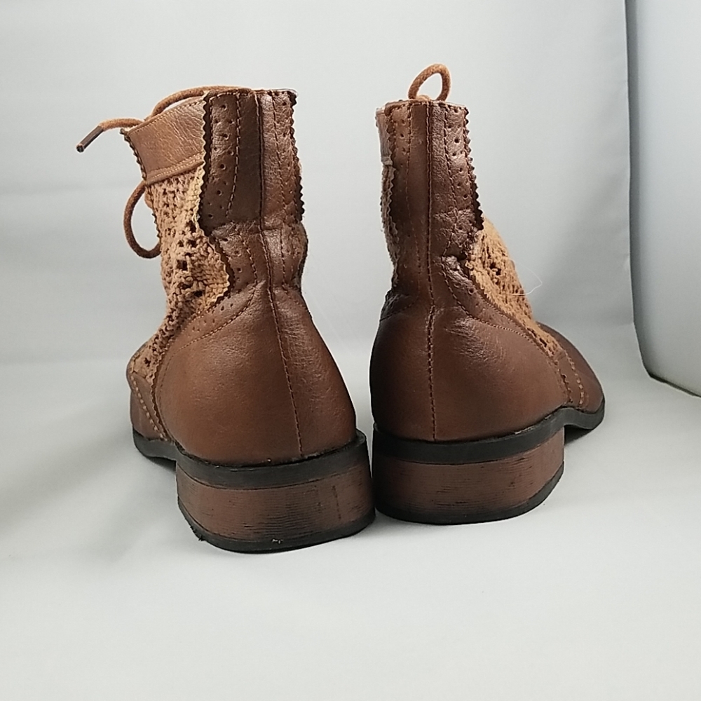 Boots - Picture 3 of 4